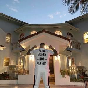 Meet your Posher, Carlos michael